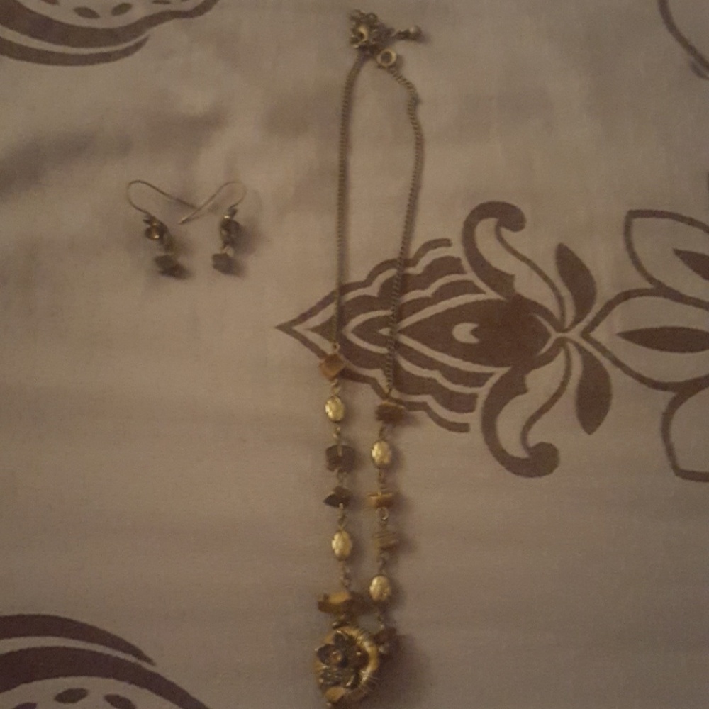 Necklace and earring costume jewelry set